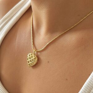 Colar coração com detalhes - banhado a ouro